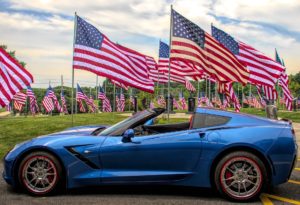 アメリカ国旗と車